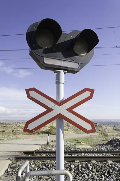 Señal de tráfico en la ruta del tren — Foto de Stock