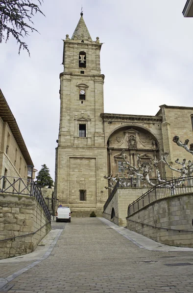 Rua com Catedral — Fotografia de Stock