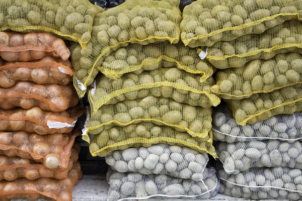 Kartoffeln und Zwiebeln — Stockfoto