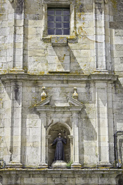 Kathedrale mit heiligen — Stockfoto