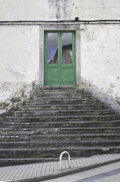 Dveře se schody — Stock fotografie