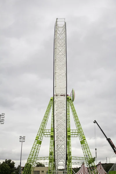 Riesenrad auf der Kirmes — Stockfoto