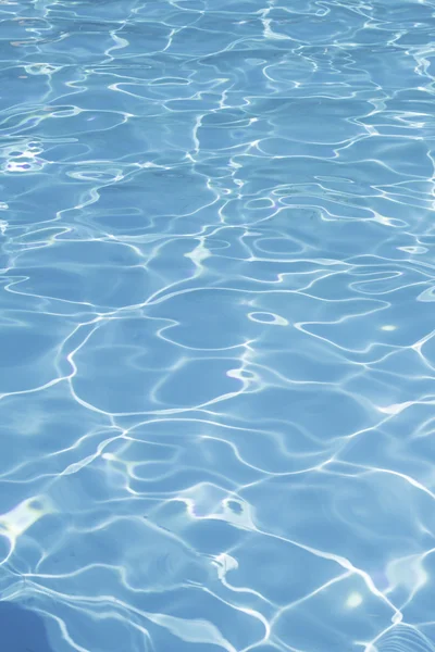 Μπλε νερό στην πισίνα — Φωτογραφία Αρχείου