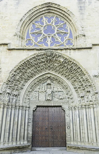 Древние арки в церкви — стоковое фото