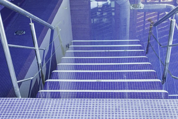 Spa pool with stairs — Stock Photo, Image