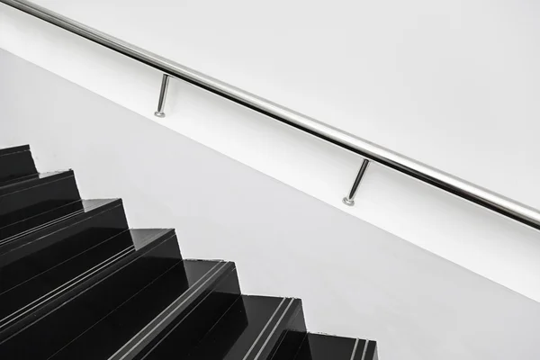 Schwarze Designtreppe — Stockfoto