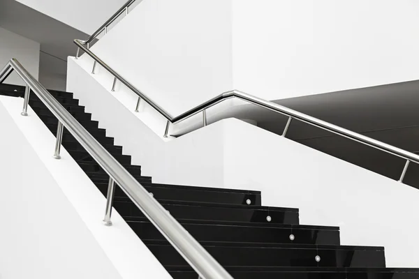 Schwarze Treppe — Stockfoto