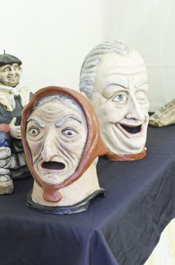 maske bigheaded