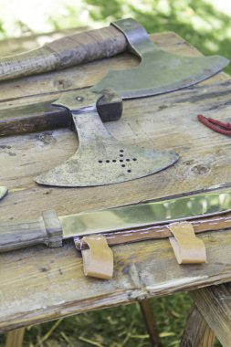 eksenler ve kılıç