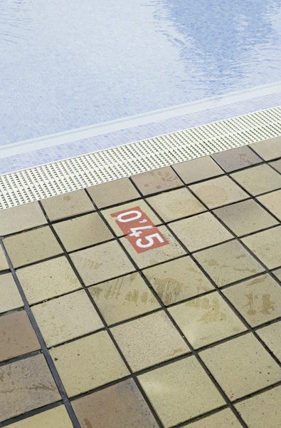 Height in pool — Stock Photo, Image