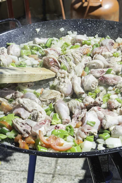 Paella mit Huhn — Stockfoto