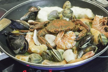 Deniz ürünleri pilav