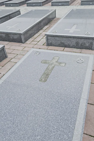 Mezarlıkta mezar taşları — Stok fotoğraf