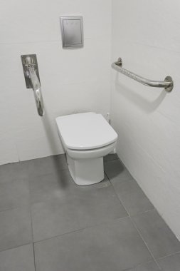 Engelli tuvaleti
