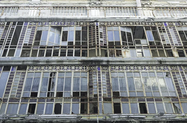 Edificio en ruinas —  Fotos de Stock