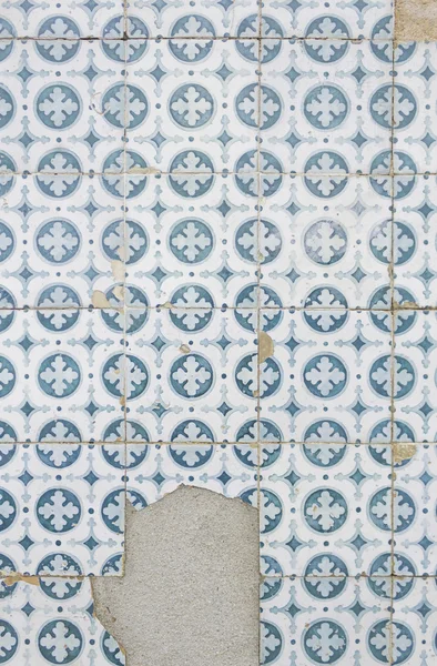 Broken wall tiles — Stock Photo, Image