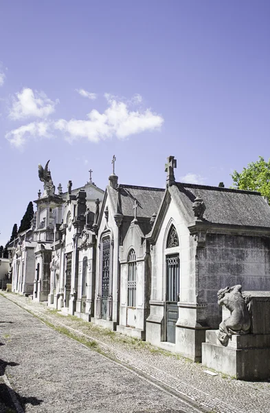 Häuser auf dem Friedhof — Stockfoto