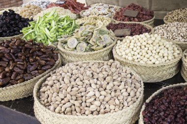 badem ve kuru üzüm