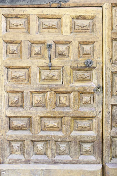 Porta de carvalho esculpida — Fotografia de Stock