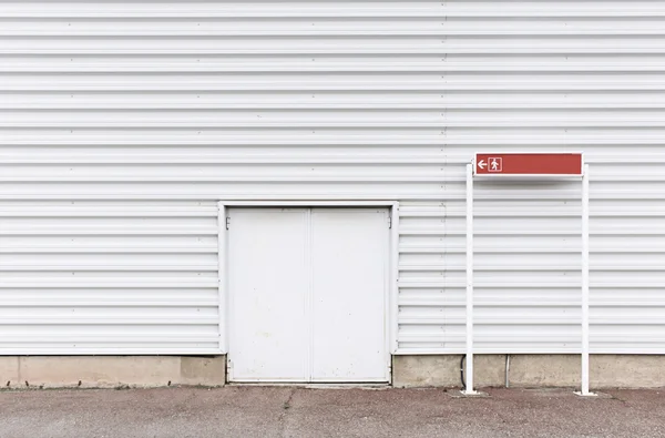 Parede de porta com metal — Fotografia de Stock
