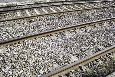 Tren yolları taşları