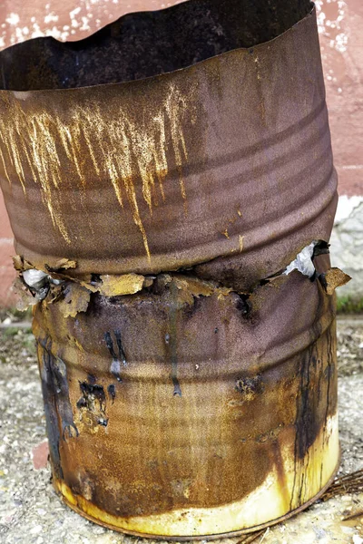 Industrial Rusty Metal Barrel Environmental Pollution Corrosion — Stock Photo, Image
