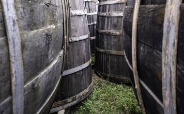 Alkollü içecekler, şarap kültürü, ulaşım ve korunma için eski konteynırların ayrıntıları