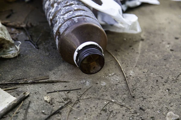 Botella Sucia Aceite Vertedero Reciclaje Contaminación —  Fotos de Stock