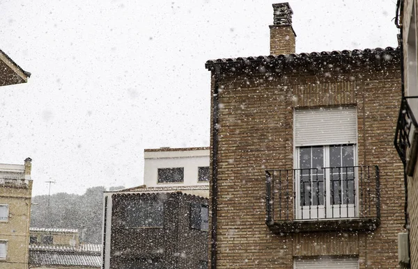 雪の街の通り 嵐と寒さ 都市景観 — ストック写真