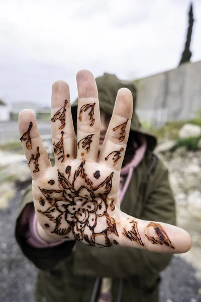Dettaglio Della Decorazione Arabica Sulle Mani Tatuaggio Temporaneo — Foto Stock