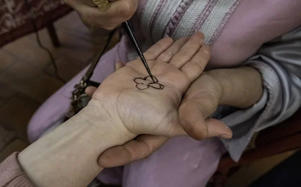 Detail Arabic Decoration Hands Temporary Tattoo — Stockfoto