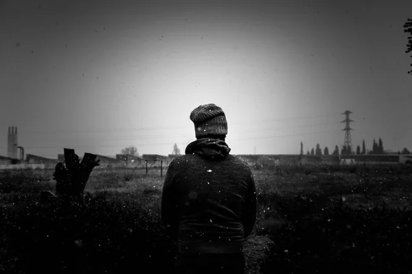 Lonely Man Snow Natural Landscape Bad Weather — Stock Photo, Image