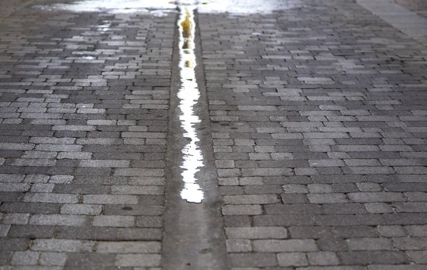 Detalj Våt Trottoar För Fotgängare Regnig Dag — Stockfoto