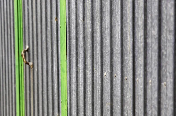 Detalhe Porta Metálica Danificada Enferrujada Pela Passagem Tempo — Fotografia de Stock