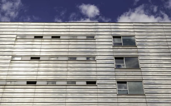 Modernist Mimarinin Ayrıntıları Paslanmaz Çelikten Dekorasyon — Stok fotoğraf