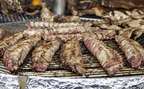 Detail Van Vlees Geroosterd Een Houtskoolgrill Feest Feest — Stockfoto