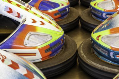 Adil, eğlenceli ve eğlendirici koltukların ayrıntıları