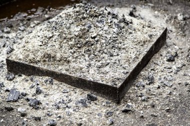 Sönmüş küllerin ayrıntıları barbeküde