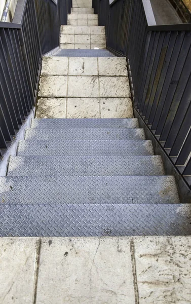 市内の歩行者用階段の詳細 — ストック写真