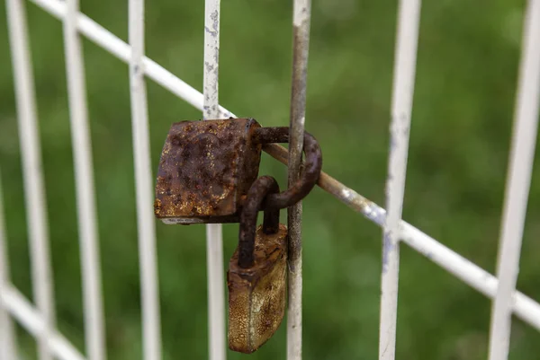 Detail Rusty Abandoned Security Locks Security — Stock Photo, Image