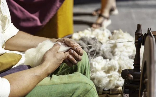 Detail Old Trade Spinning Wool Old Traditional Way — Foto Stock