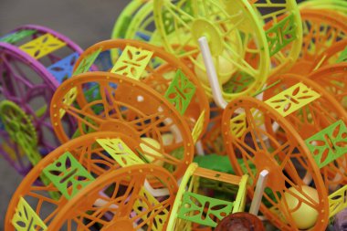 Çocuklar, oyun ve eğlence için geleneksel oyuncakların ayrıntıları