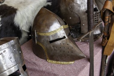 Eski ortaçağ savaş silahının, sanatının ve tarihinin ayrıntıları