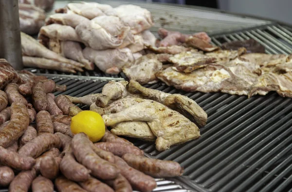 Detail Van Vlees Geroosterd Een Houtskoolgrill Feest Feest — Stockfoto