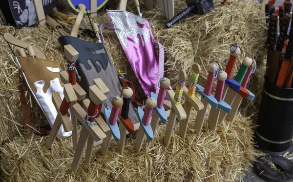 Detalle Juguetes Madera Para Niños Espadas Medievales — Foto de Stock