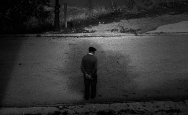 Sokaktaki çok yaşlı bir adamın ayrıntıları.