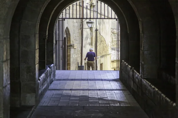 Мбаппе Прогулялся Средневековой Улице Старом Городе Испании — стоковое фото