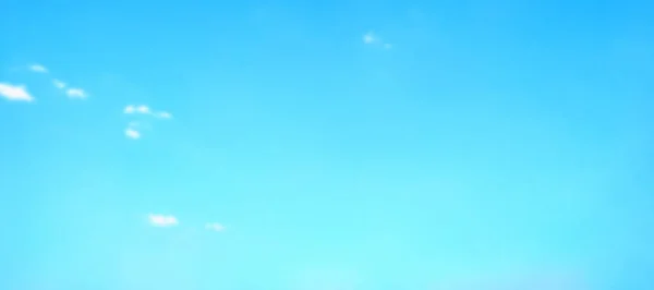 Розмите Блакитне Небо Хмарним Фоном — стокове фото