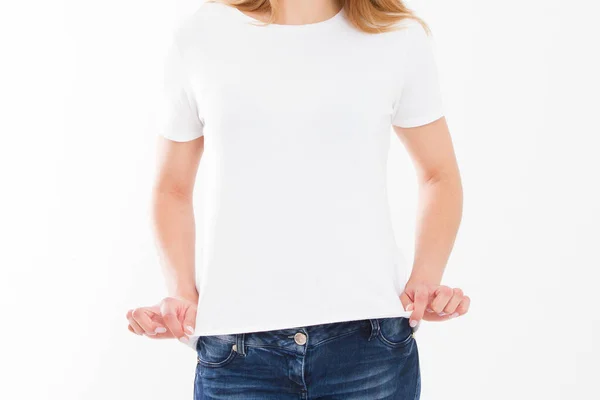 空の白いTシャツモックアップクローズアップ隔離で女性の体 — ストック写真