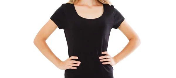 Tシャツの女の子が孤立した黒いTシャツをモックアップ — ストック写真